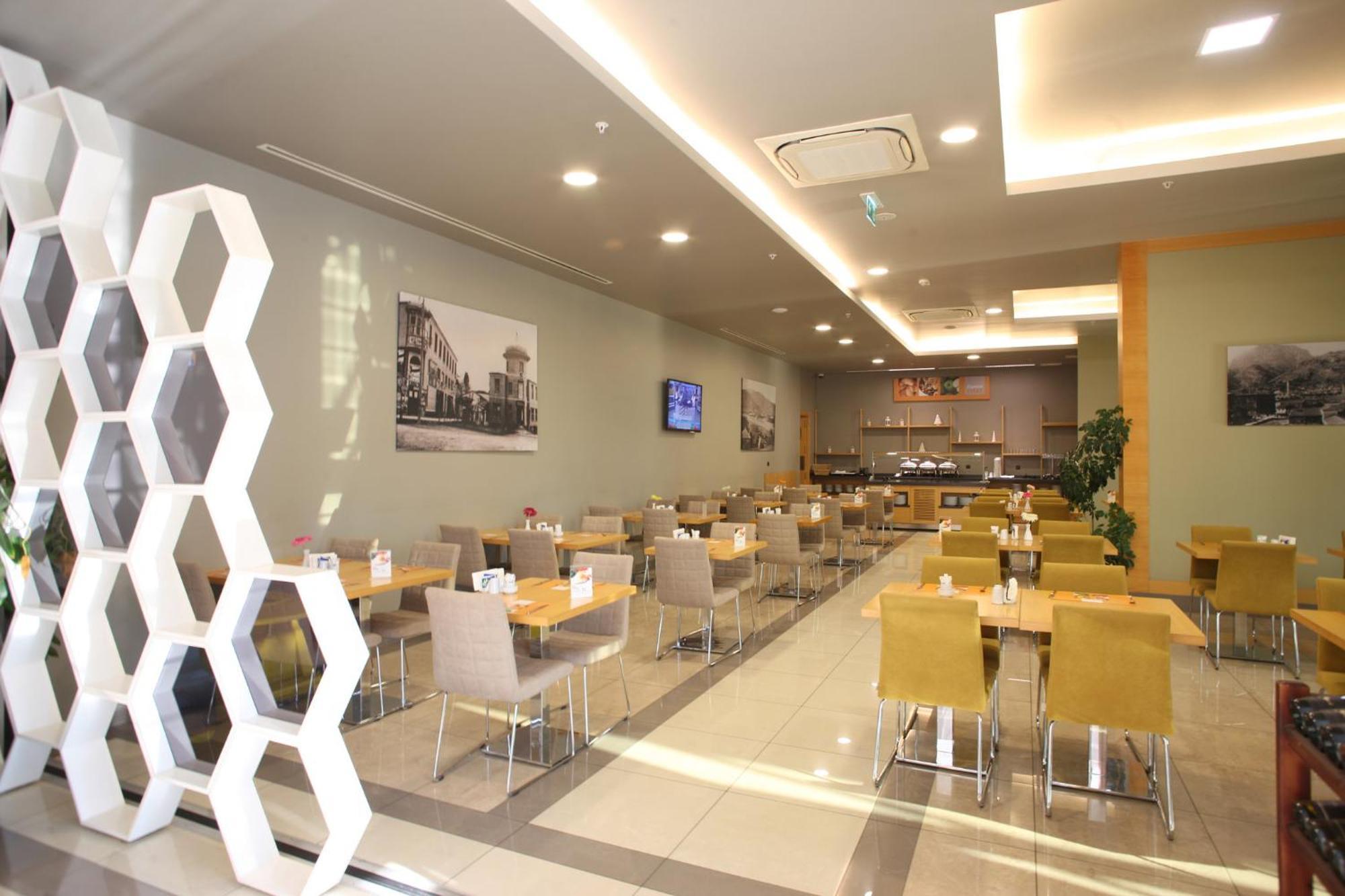 Holiday Inn Express Manisa-West, An Ihg Hotel Екстер'єр фото