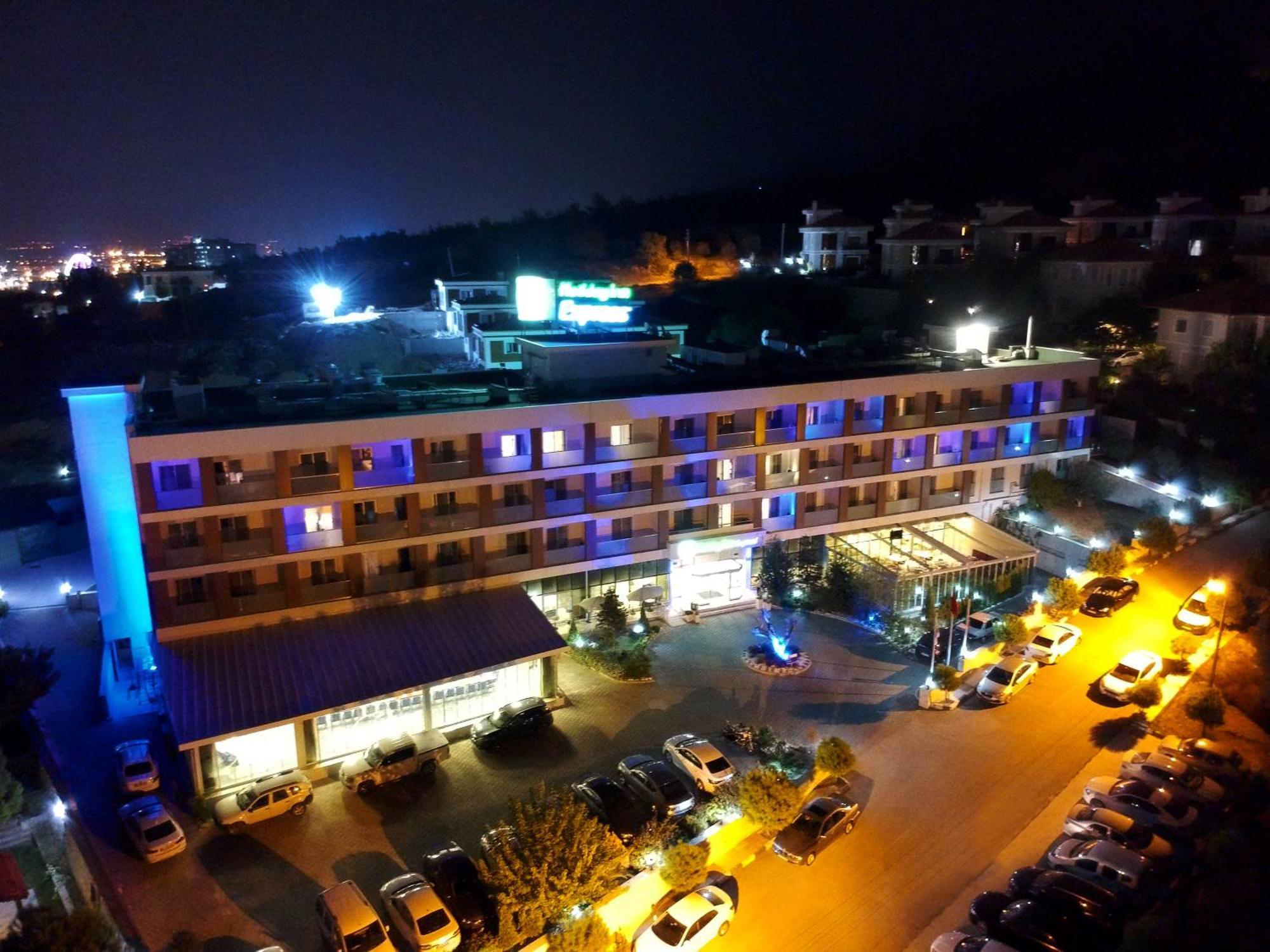 Holiday Inn Express Manisa-West, An Ihg Hotel Екстер'єр фото